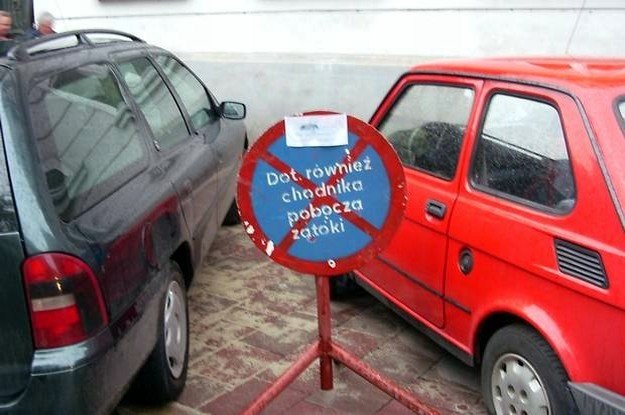 Co zrobić, gdy nie ma gdzie zaparkować? /INTERIA.PL