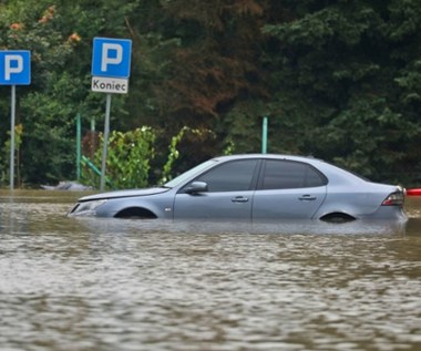 Co zrobić z autem po powodzi? Czy ratowanie zalanego pojazdu ma sens?