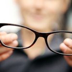 Co zrobić, żeby okulary nie parowały? Najlepsze sposoby na zimowy problem