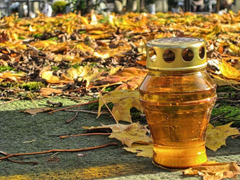 Co zrobić, żeby znicze paliły się dłużej? /Pixabay.com