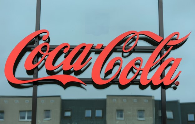 Coca-Cola zmienia skład napojów /JENS KALAENE  /PAP/EPA