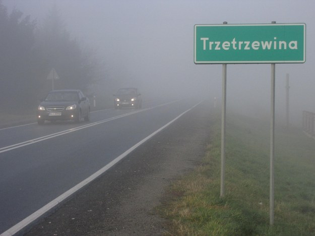 Codziennie ruchliwą drogą krajową nr 28 przejeżdżają tysiące samochodów, wśród nich wiele TIR-ów /Maciej Pałahicki /RMF FM