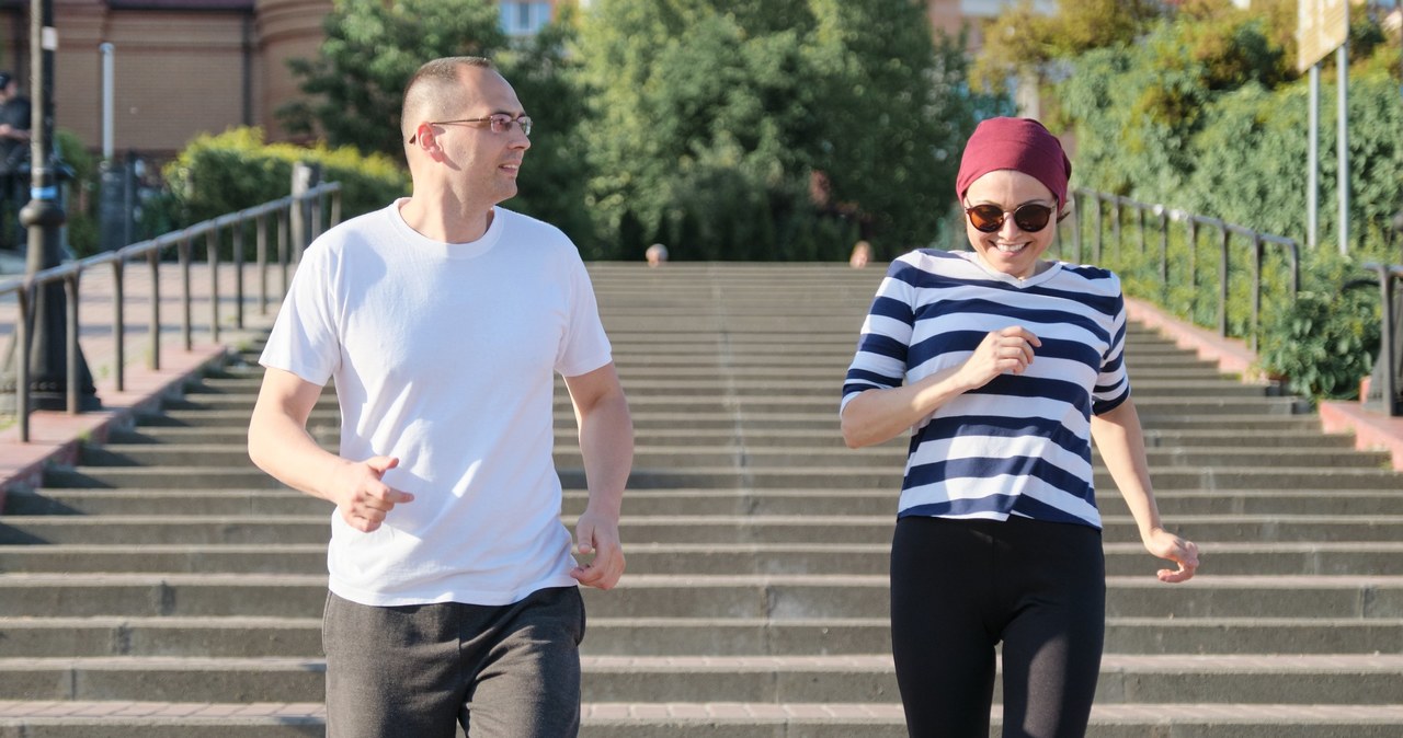 Codzienny jogging to obowiązkowy nawyk, jeśli chcemy zachować formę /123RF/PICSEL