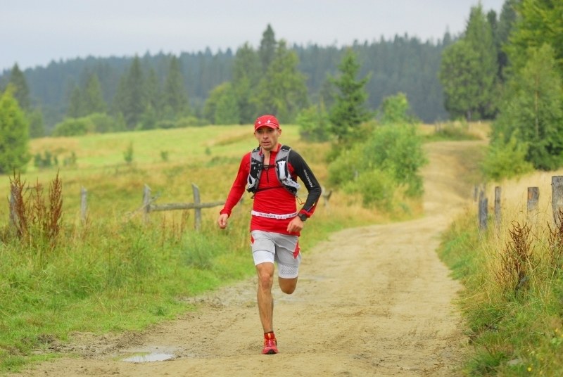 Codzienny trening to kilkanaście przebiegniętych kilometrów /ultrarunning.pl /materiały prasowe