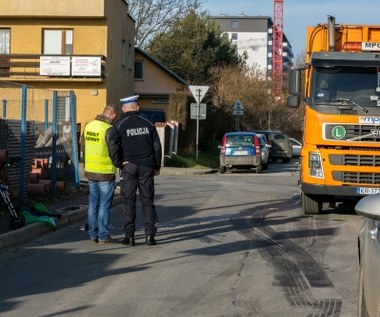 Cofał śmieciarką, zabił 2-latka. Rusza proces