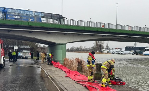 ​Cofka na północy Polski. Woda zalewała ulice, przesiąkała przez wały