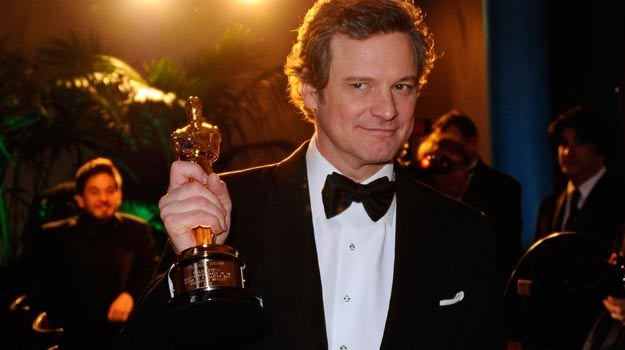 Colin Firth z Oscarem już po zakończeniu gali - fot. Kevork Djansezian /Getty Images/Flash Press Media