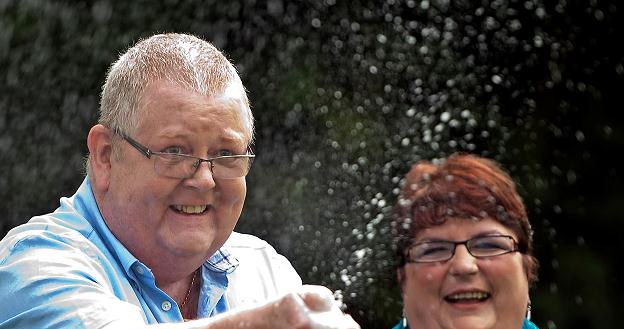 Colin i Christine Weir (na zdjęciu) wygrali w loterii Euromillions 161 653 000 funtów /AFP