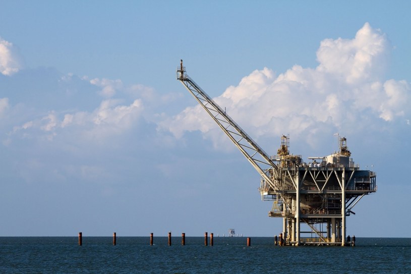 El oleoducto colonial suministra combustible desde el sur de Estados Unidos.  en la imagen.  Extracción de petróleo en el Golfo de México / 123RF / PICSEL