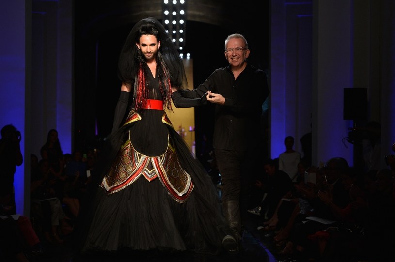 Conchita Wurst podczas pokazu Jean Paula Gaultier, fot. Pascal Le Segretain / Staff /Getty Images