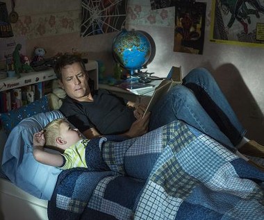 Connor Corum i Greg Kinnear w scenie z filmu "Niebo istnieje... naprawdę"