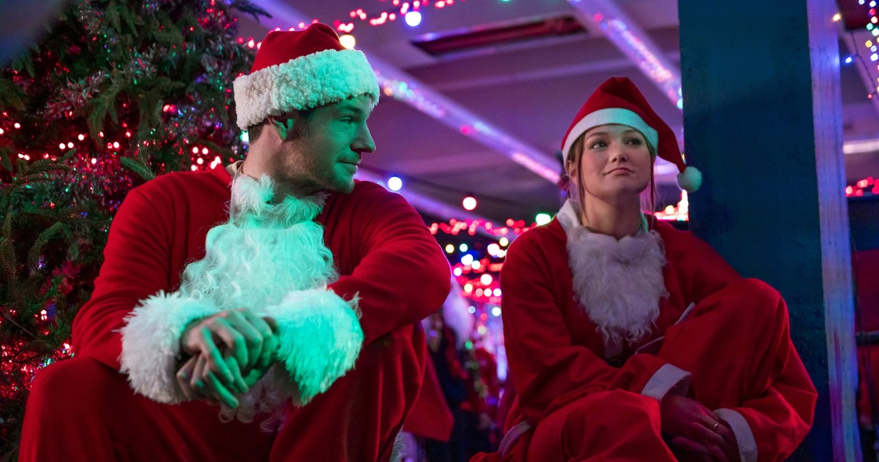 Connor Swindells jako Nick i Olivia Holt jako Sophia w "Świątecznym skoku" /Rob Baker Ashton/Netflix ©2025 /Netflix