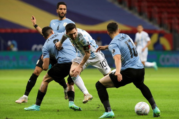 Copa America 2021. Lionel Messi w meczu reprezentacji Argentyny i Urugwaju /Joedson Alves /PAP/EPA