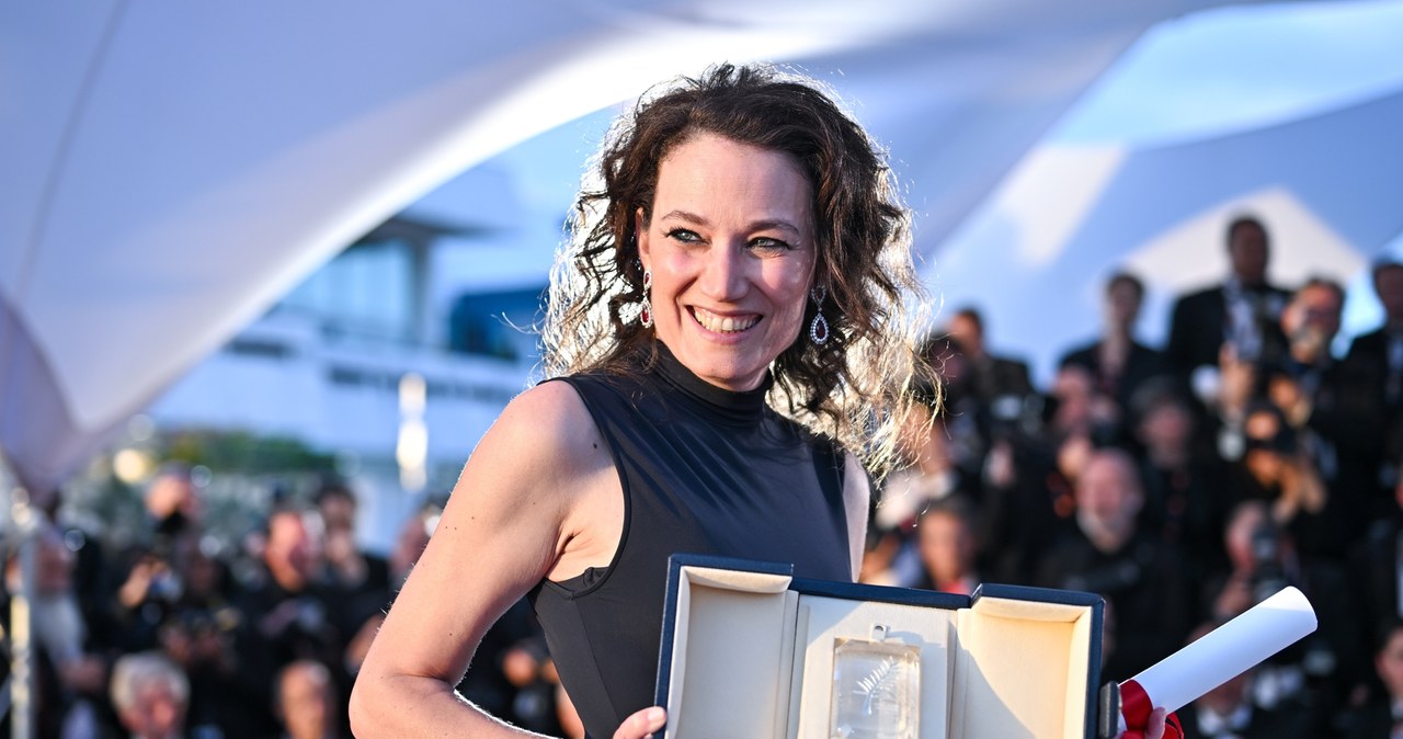 Coralie Fargeat z nagrodą za scenariusz "Substancji" w Cannes w 2024 roku /Stephane Cardinale - Corbis / Contributor /Getty Images