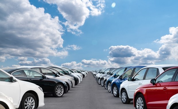 Coraz częściej kupujemy nowe samochody. Znamy statystyki 