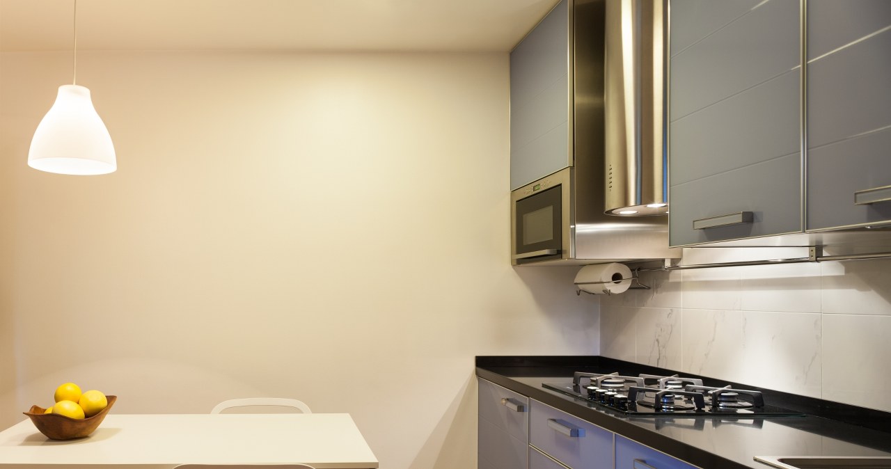 Coraz częściej rezygnuje się z wiszących szafek w kuchni