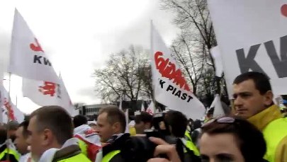 Coraz głośniej pod Sejmem, związkowcy chcą referendum ws. emerytur