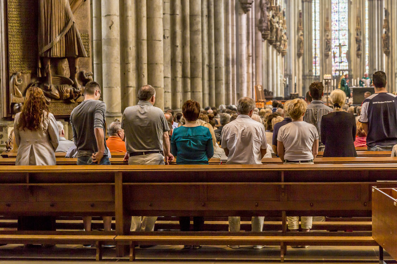 Coraz mniej Polaków chodzi do kościoła – wynika z badań przeprowadzonych przez ISKK /123RF/PICSEL