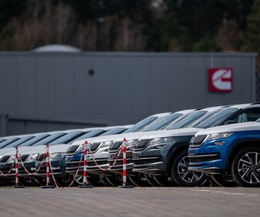 Coraz mniej Polaków kupuje nowe samochody