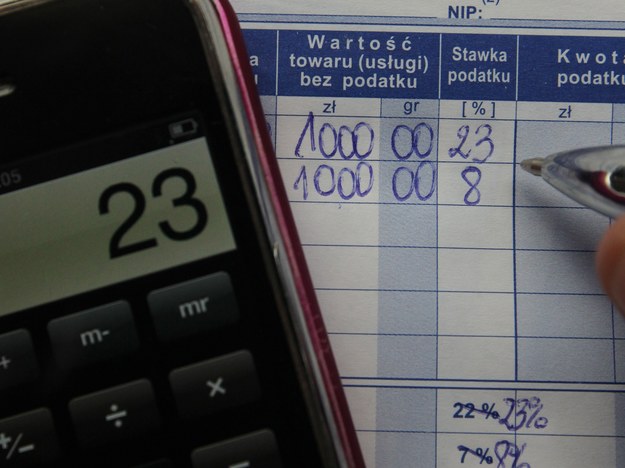 Coraz mniejsze szanse na obniżenie VAT-u /Radek Pietruszka /PAP