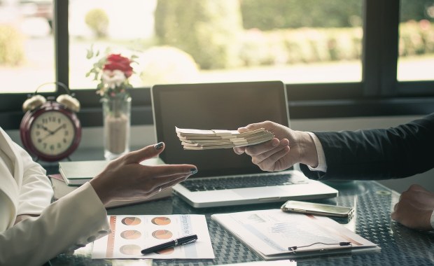 Coraz trudniej o podwyżki, chociaż presja płacowa rekordowo silna