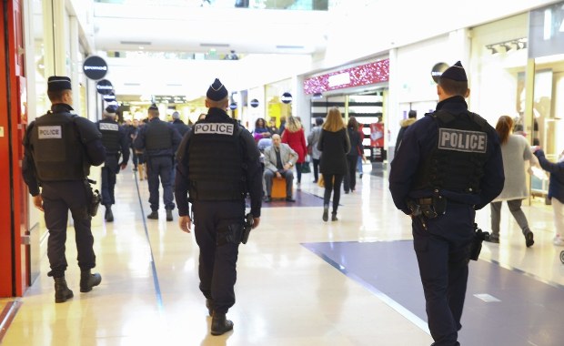 Coraz więcej ataków na kościoły w imigranckich gettach