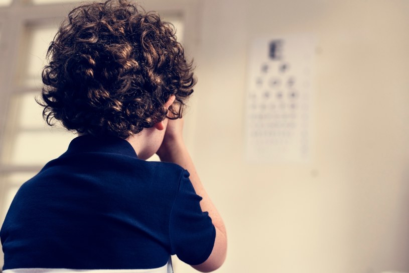 Coraz więcej dzieci ma problemy ze wzrokiem. Po pandemii mamy do czynienia z falą krótkowzroczności /123RF/PICSEL