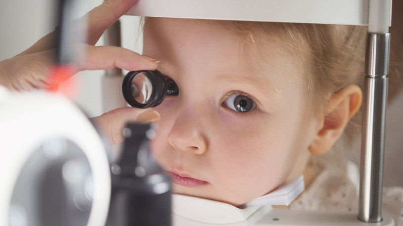 Coraz więcej dzieci ma problemy ze wzrokiem /123RF/PICSEL