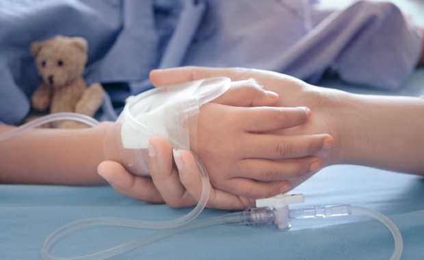 Coraz więcej dzieci z Covid-19 w szpitalach. Najczęściej dotyczy to dwóch grup