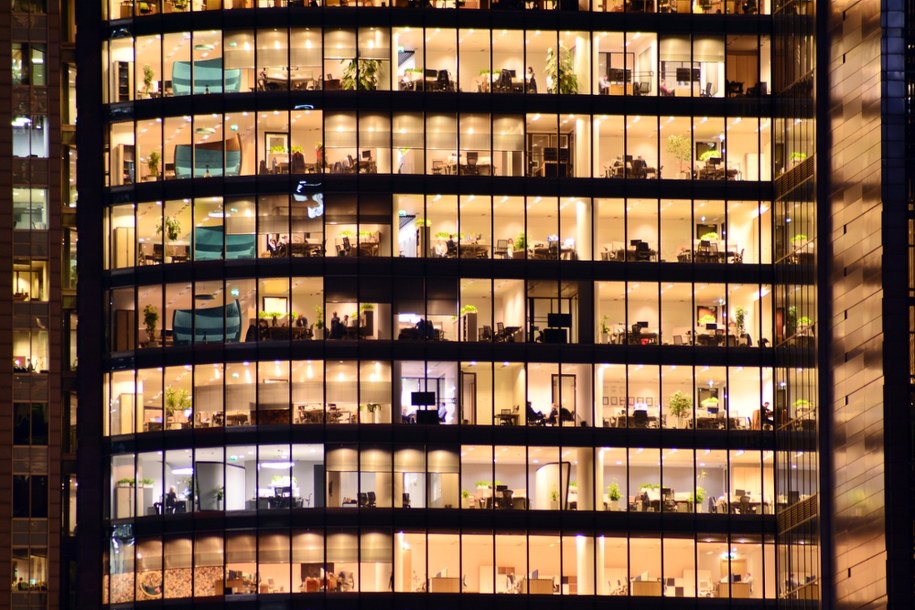 Coraz więcej firm dokłada do Pracowniczych Planów Kapitałowych więcej niż musi /Shutterstock