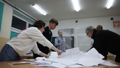 Coraz więcej miast z pełnymi wynikami [ZAPIS RELACJI]