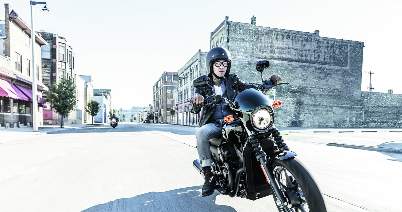 Coraz więcej młodych ludzi wybiera właśnie motocykle Harley-Davidson /materiały prasowe