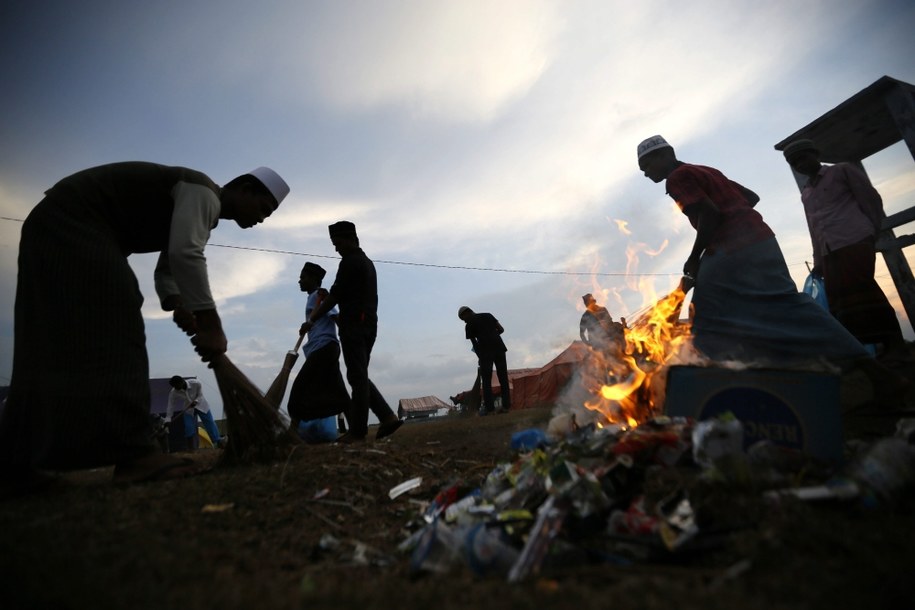 Coraz więcej nielegalnych imigrantów decyduje się na podróż do Europy /HOTLI SIMANJUNTAK    /PAP