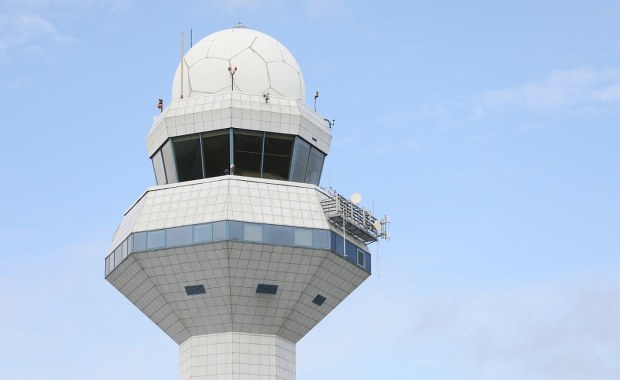 Coraz więcej osób chce pracować w kontroli lotów. Padł rekord!