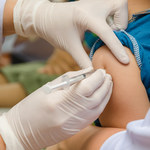 Coraz więcej osób odmawia szczepień