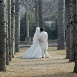 Coraz więcej par decyduje się na cichy ślub /AFP