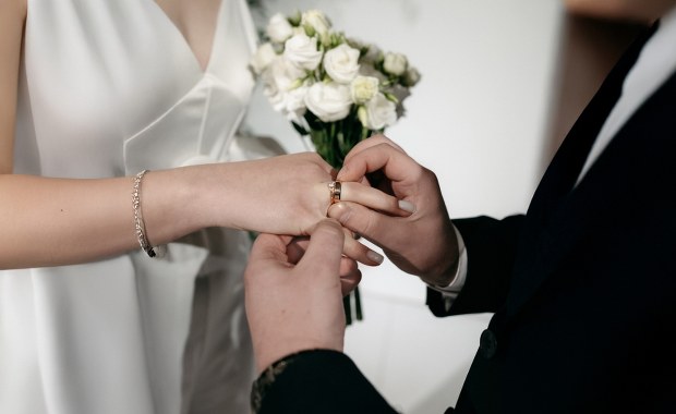 Coraz więcej par wybiera życie bez ślubu. Najnowsze dane GUS