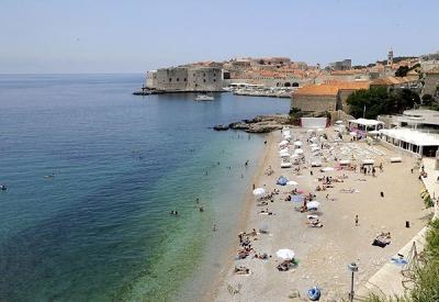 Coraz więcej Polaków chce wyjeżdżać na wakacje do Chorwacji, w tym do Dubrovnika /AFP