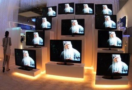 Coraz więcej Polaków marzy o telewizorze LCD /AFP