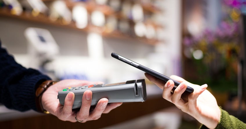 ​Coraz więcej Polaków płaci za zakupy w ten sposób. Mogą się zdziwić, jak nie dostaną kredytu /123RF/PICSEL