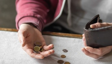 Coraz więcej Polaków zagrożonych ubóstwem relatywnym. Niepokojący trend