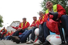 Coraz więcej protestujących przed ministerstwami