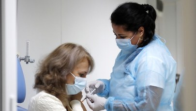 Coraz więcej zakażeń koronawirusem. Jakich decyzji rządu oczekują Polacy? [SONDAŻ]