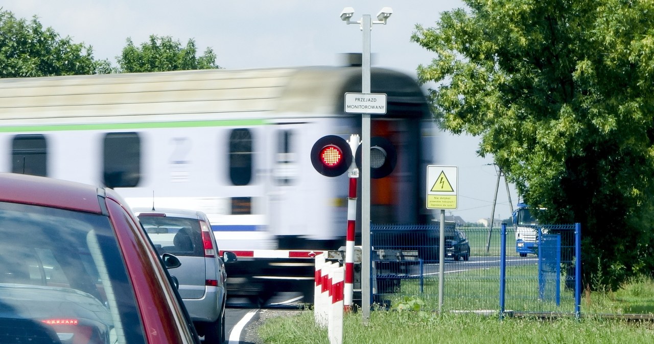 Coraz większa liczba przejazdów objęta jest monitoringiem /Piotr Kamionka /Reporter