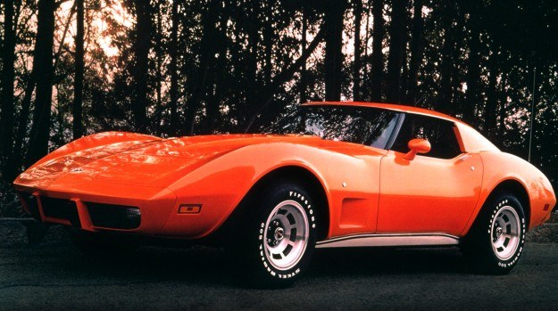 Corvette C3 z rocznika 1977. W 1969 roku powróciła nazwa Stingray, tym razem pisana łącznie. /Chevrolet