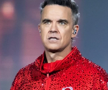 Coś białego wypadło mu z nosa w trakcie wywiadu. Tak Robbie Williams tłumaczy się z afery. "Czuję się... miętowo"