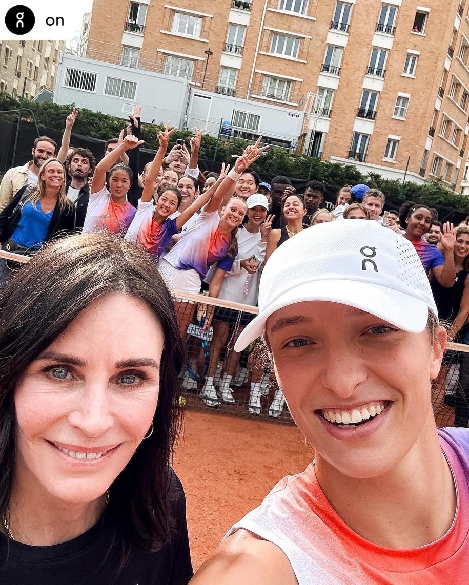 Courteney Cox i Iga Świątek /@on /Instagram