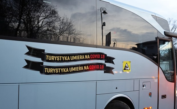 "Covid-19 jeszcze nas nie zabił, ale długo nie pożyjemy". Protest przewoźników w kilku miastach