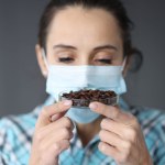 COVID-19 zabrał ci węch? Możesz go nigdy nie odzyskać