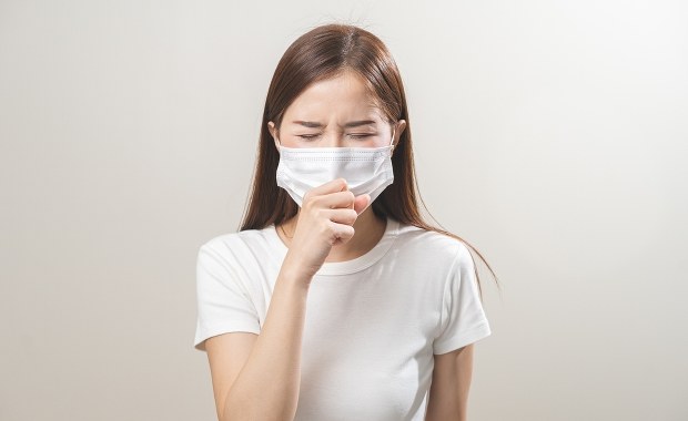 Covid-19 znów w natarciu. "Wirus zawsze będzie o krok przed nami"